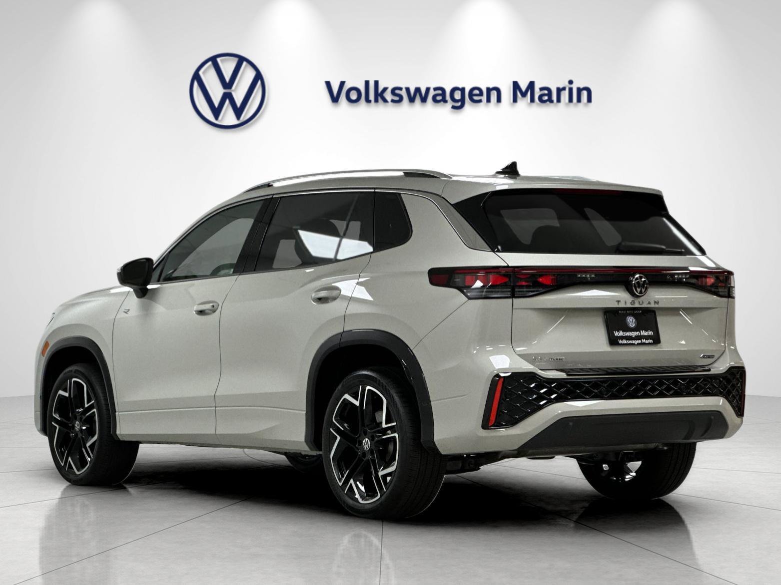 New 2026 Volkswagen Tiguan SEL R-Line AWD/4WD image 3