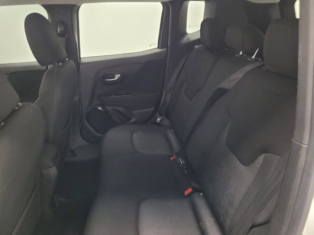 Used 2017 Jeep Renegade Latitude FWD image 18