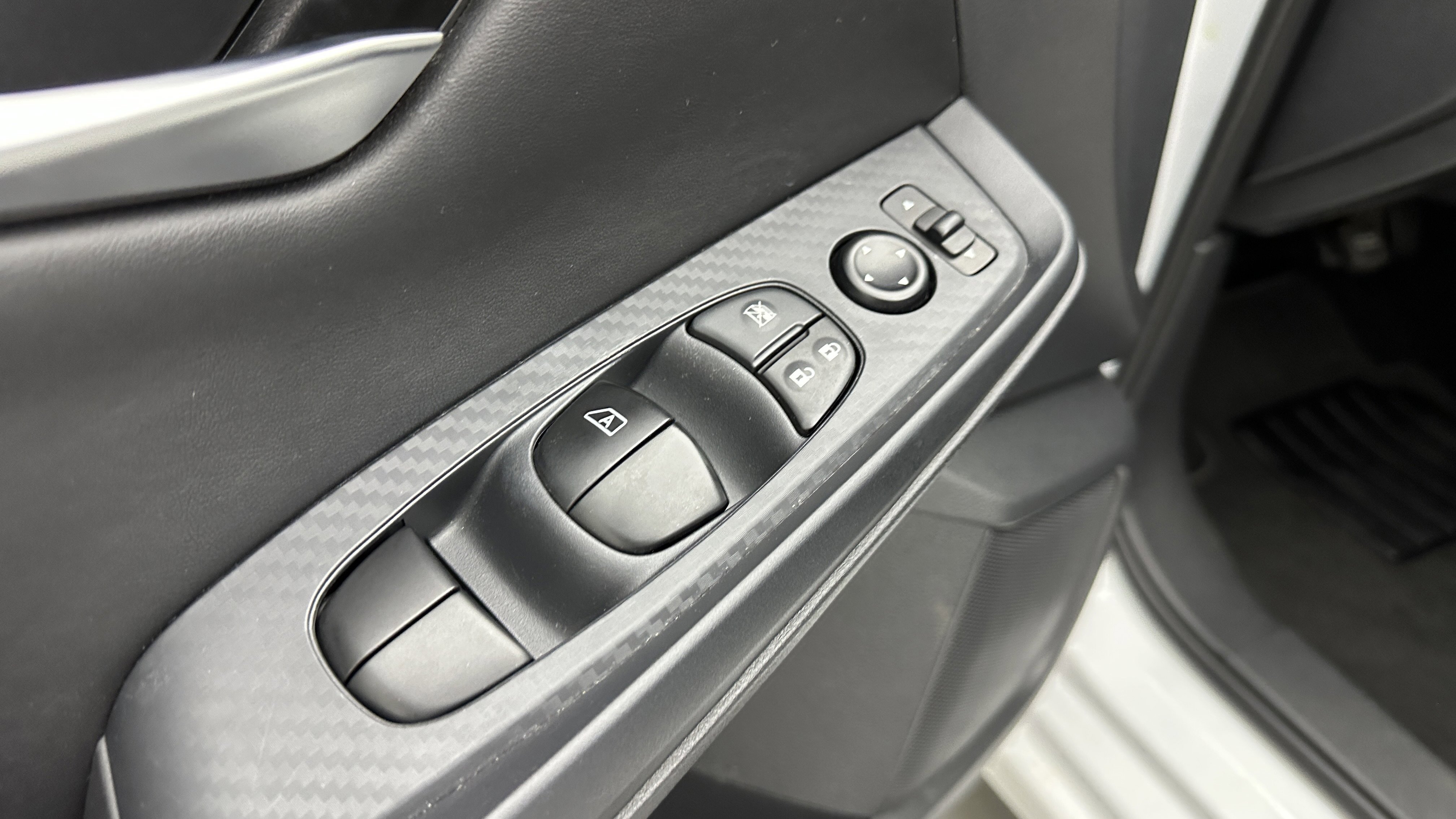 Used 2025 Nissan Sentra SV image 24