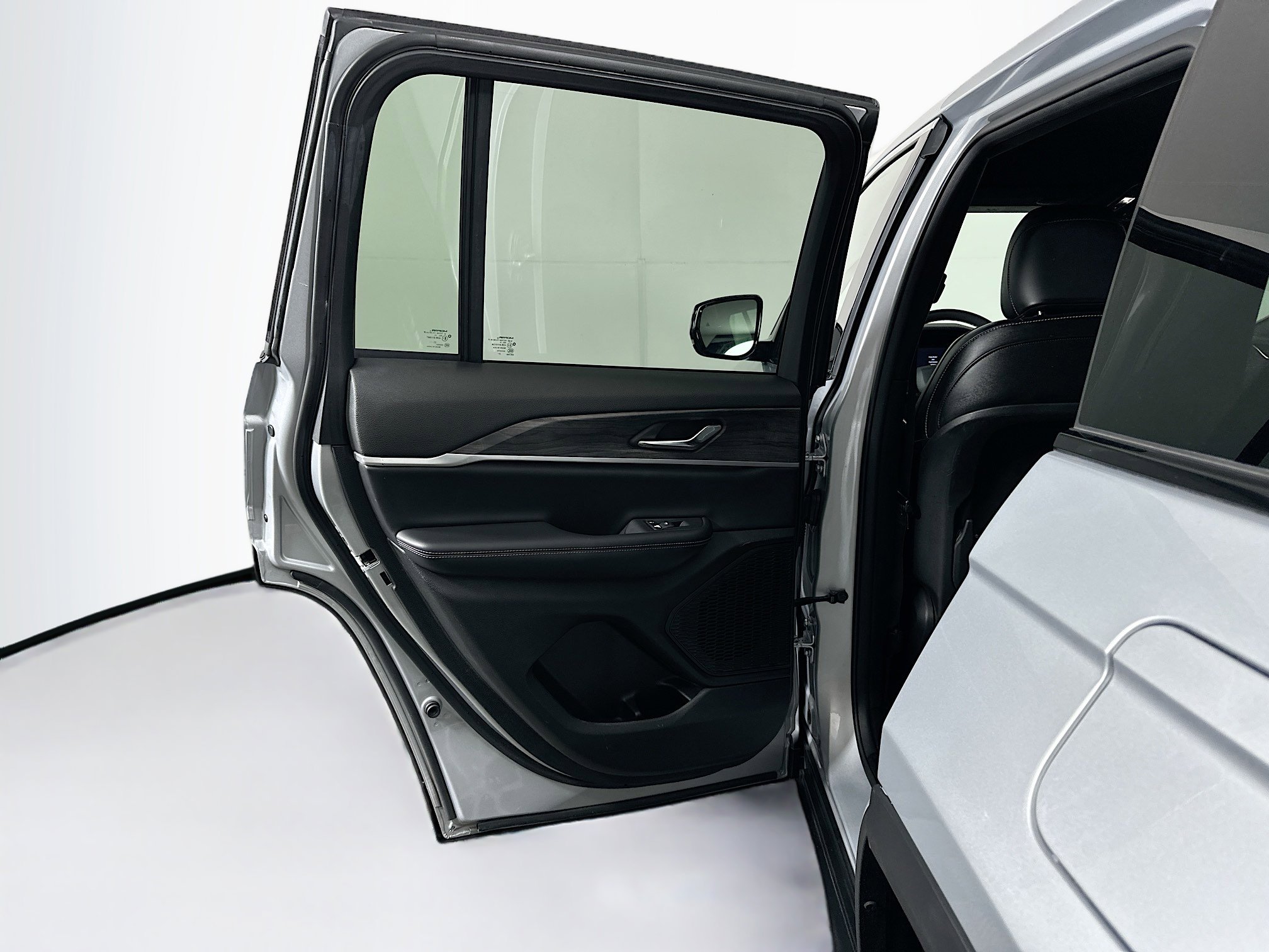 Used 2024 Jeep Grand Cherokee Limited image 26