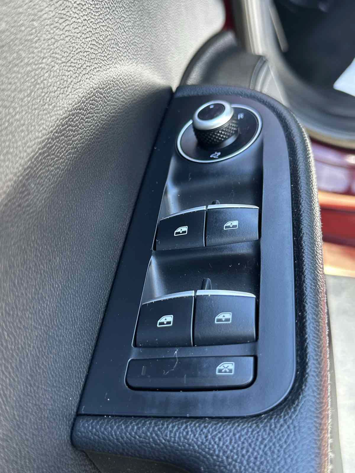 Used 2017 Alfa Romeo Giulia AWD image 27
