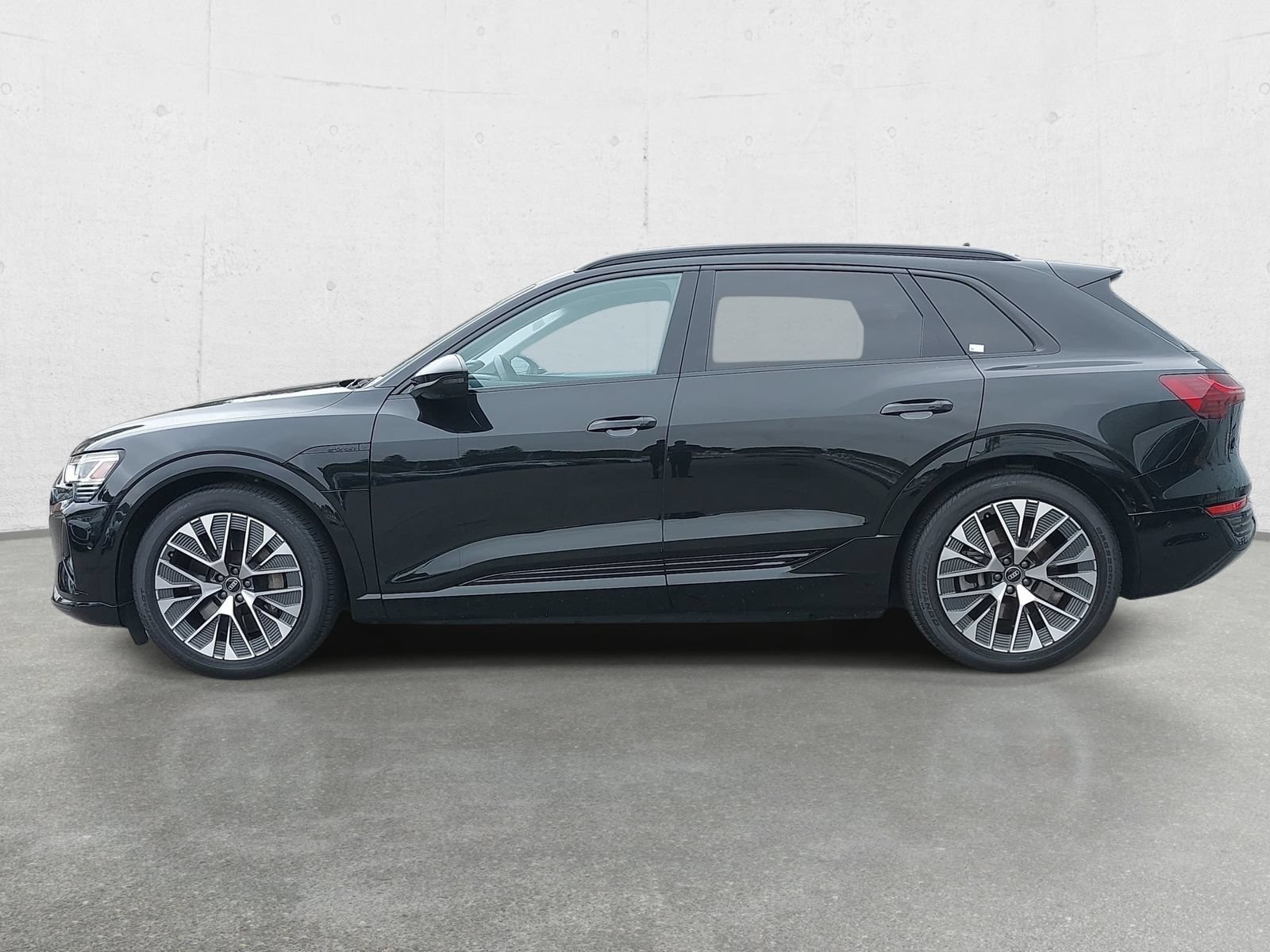 Used 2024 Audi Q8 e-tron Premium Plus w/ Premium Plus Package AWD/4WD image 8