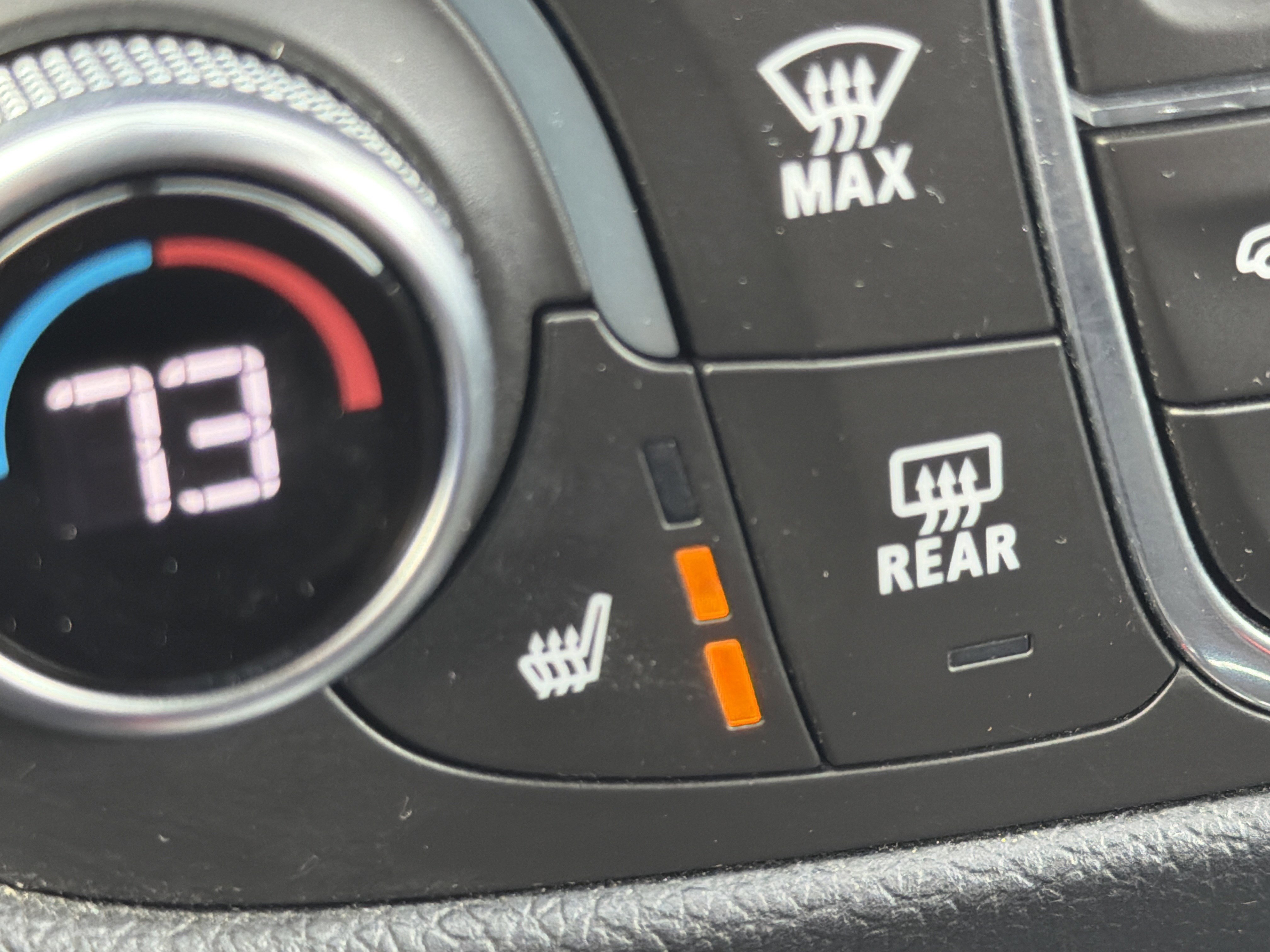 Used 2018 Chevrolet Equinox LT image 19