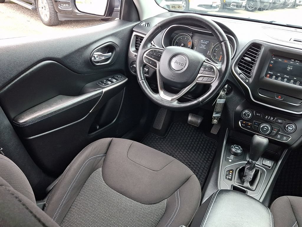 Used 2020 Jeep Cherokee Latitude w/ Cold Weather Group AWD/4WD image 15