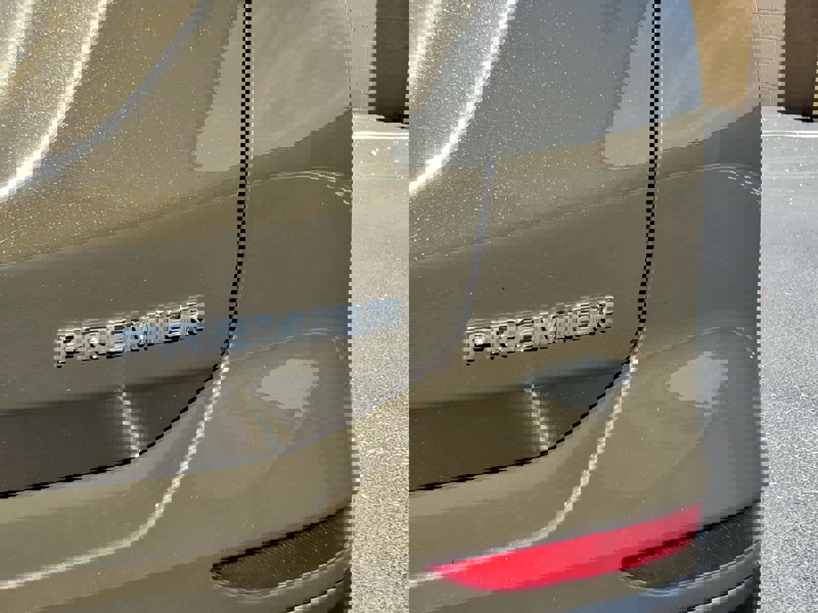 Used 2024 Chevrolet Equinox Premier image 15