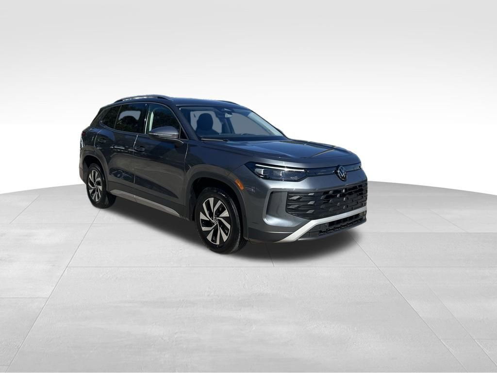 Used 2025 Volkswagen Tiguan S image 7