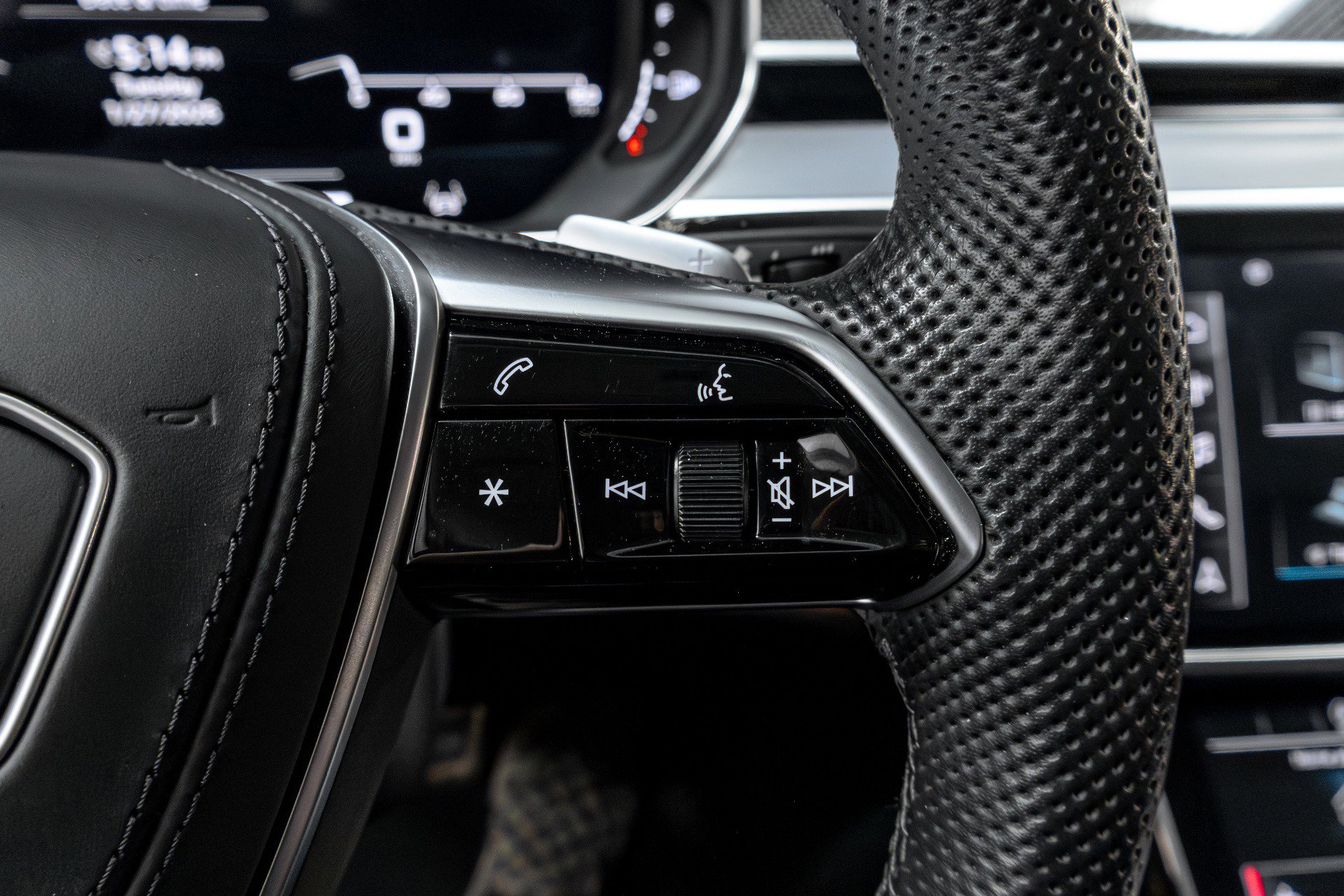 Used 2023 Audi S8 image 63