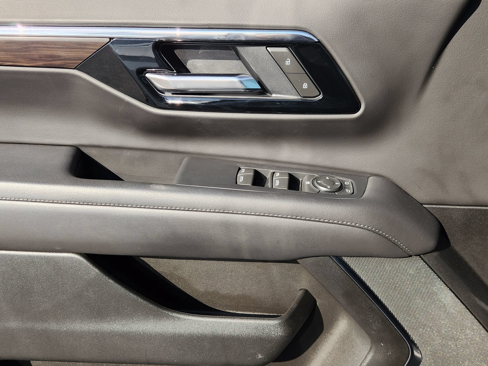 Used 2025 Chevrolet Tahoe LS RWD image 26