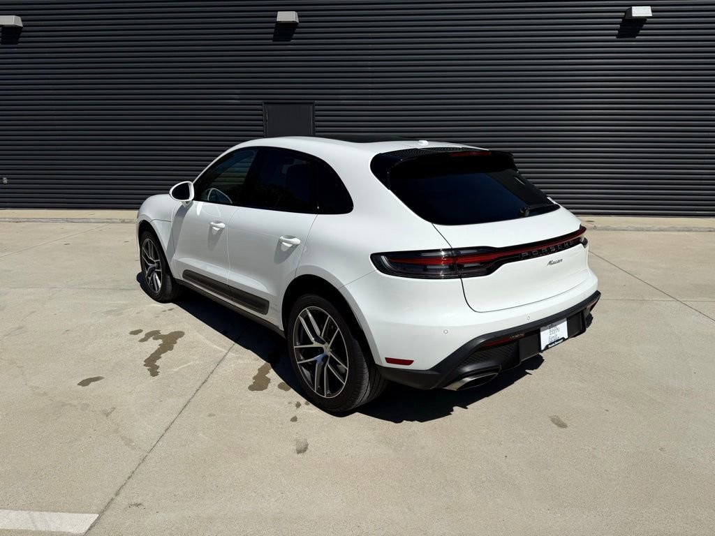 Used 2023 Porsche Macan Base image 3