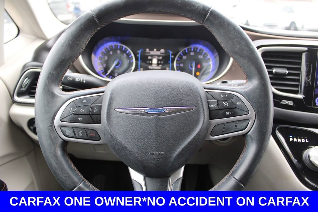 Used 2017 Chrysler Pacifica Touring-L image 32