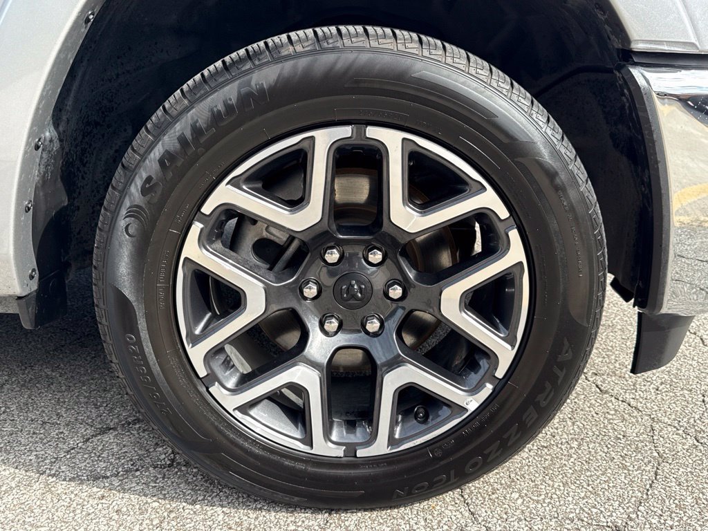 Used 2026 RAM 1500 Laramie AWD/4WD image 12