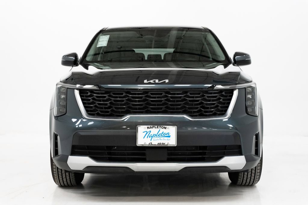 Certified 2025 Kia Sorento LX image 4