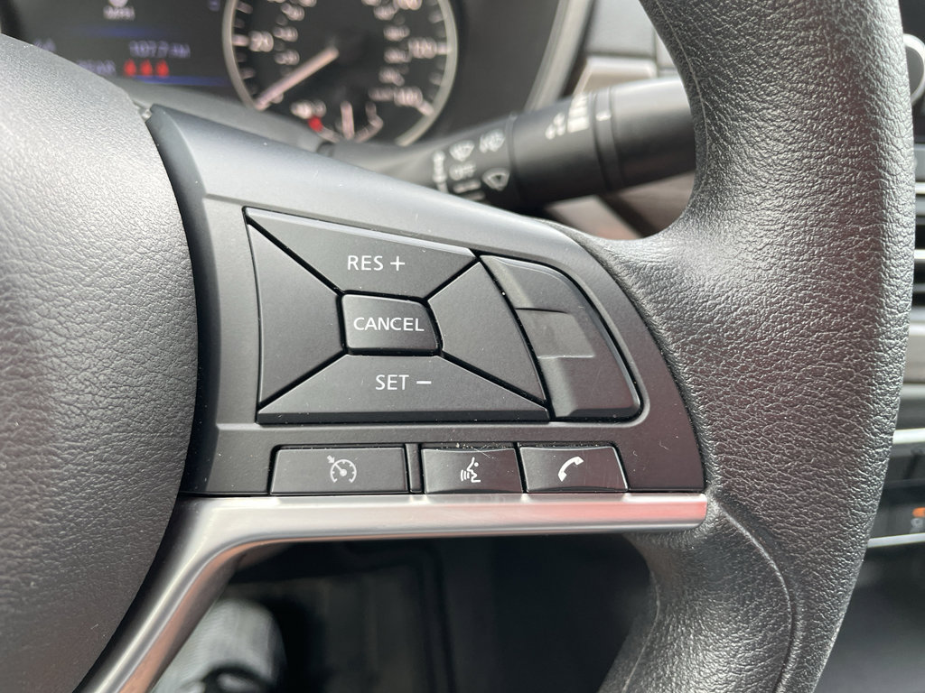 Used 2025 Nissan Altima 2.5 SV FWD image 14