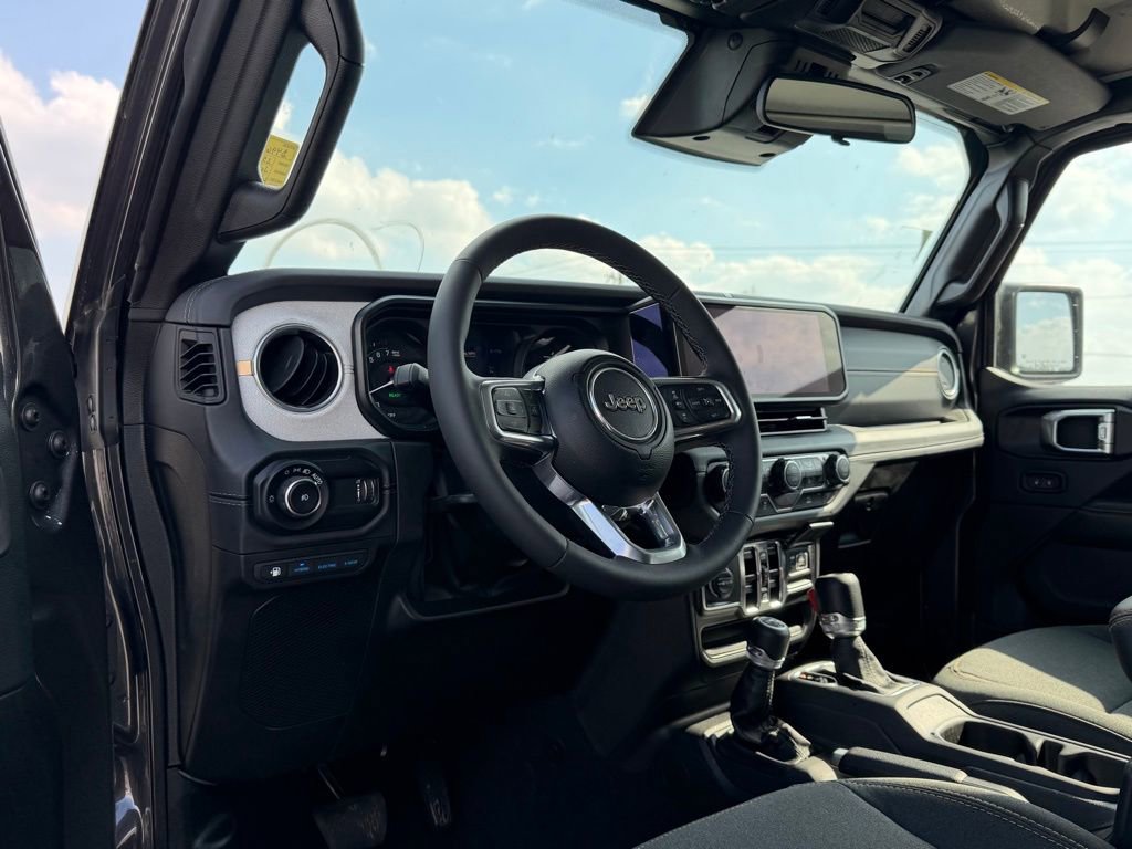 Used 2025 Jeep Wrangler Unlimited Sahara image 12