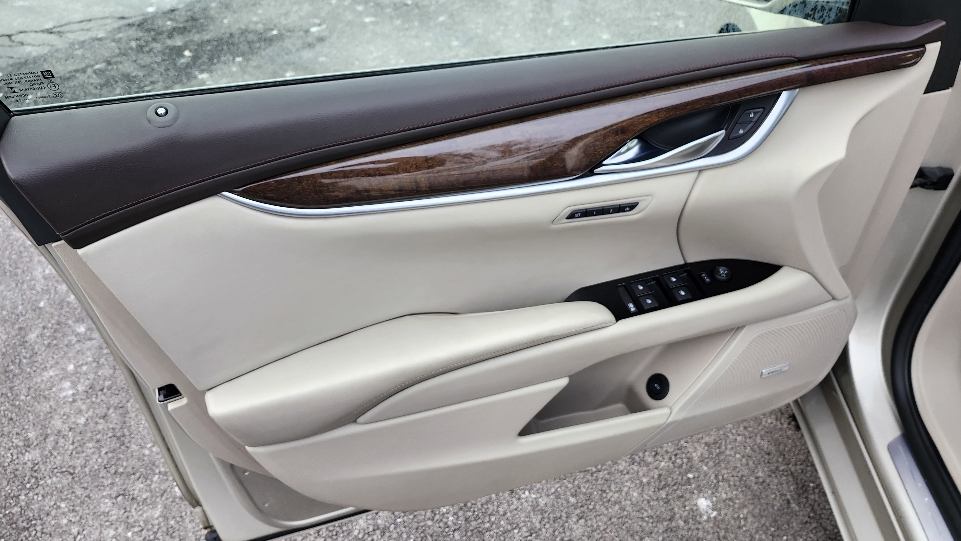 Used 2015 Cadillac XTS Luxury w/ Driver Awareness Package image 24