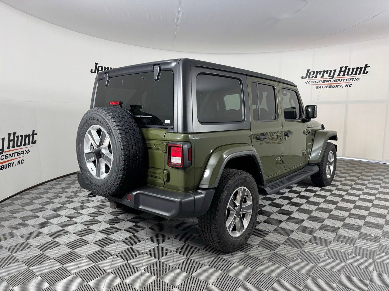 Used 2022 Jeep Wrangler Unlimited Sahara w/ Cold Weather Group image 8