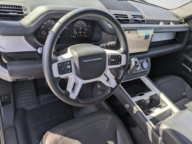 Used 2025 Land Rover Defender 110 X-Dynamic SE image 10