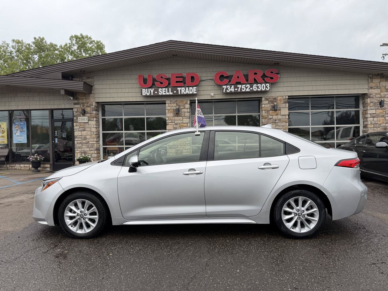 Used 2022 Toyota Corolla LE w/ LE Convenience Package FWD image 4