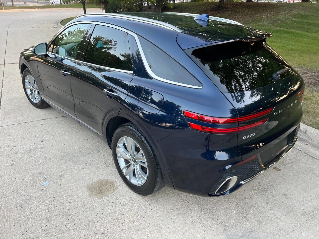 Used 2023 Genesis GV70 2.5T AWD/4WD image 12