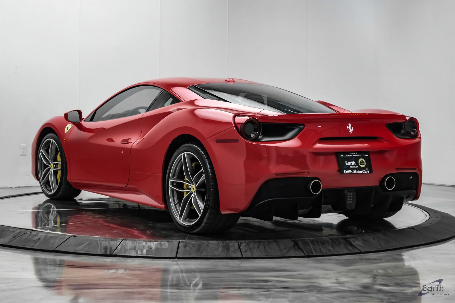Used 2017 Ferrari 488 GTB RWD image 12