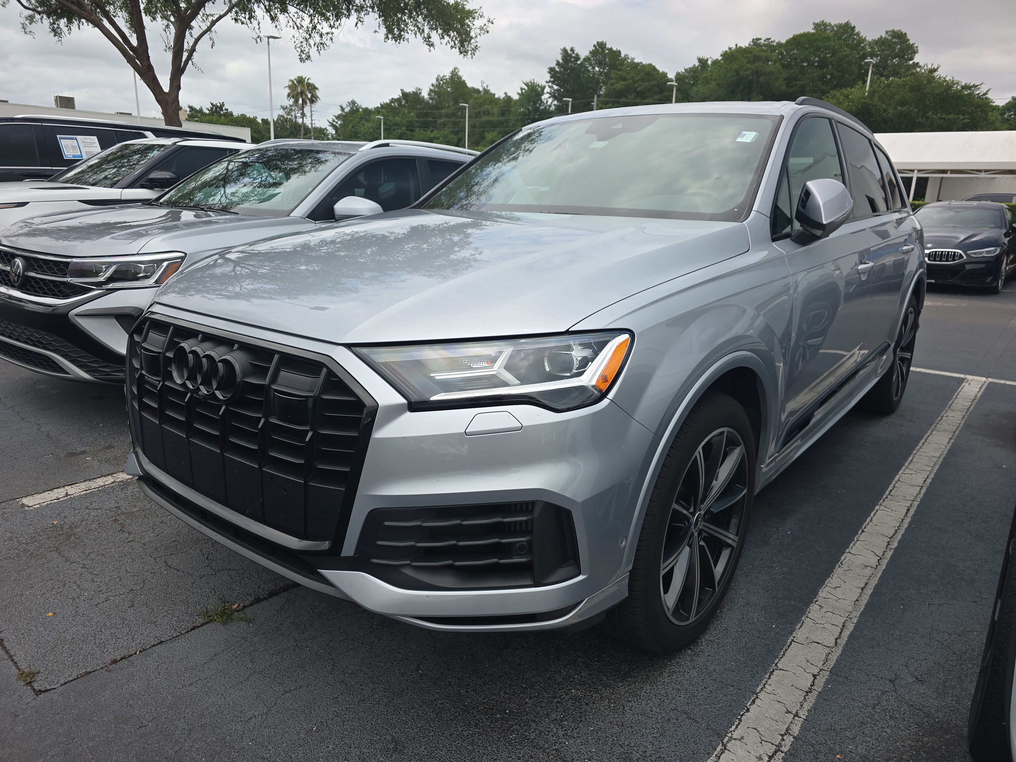 Used 2022 Audi Q8 Premium AWD/4WD image 3