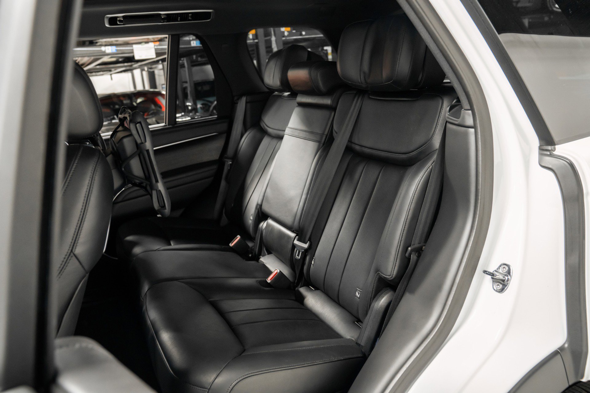 Used 2024 Land Rover Range Rover Autobiography image 32