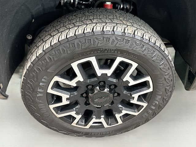 Used 2025 Chevrolet Silverado 2500 High Country w/ Technology Package image 36