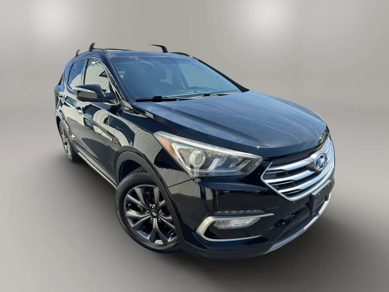 Used 2017 Hyundai Santa Fe Sport FWD image 2