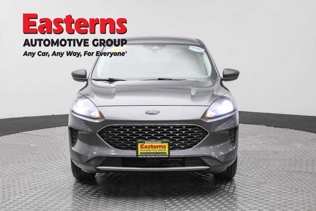 Used 2022 Ford Escape SE w/ Cold Weather Package image 2