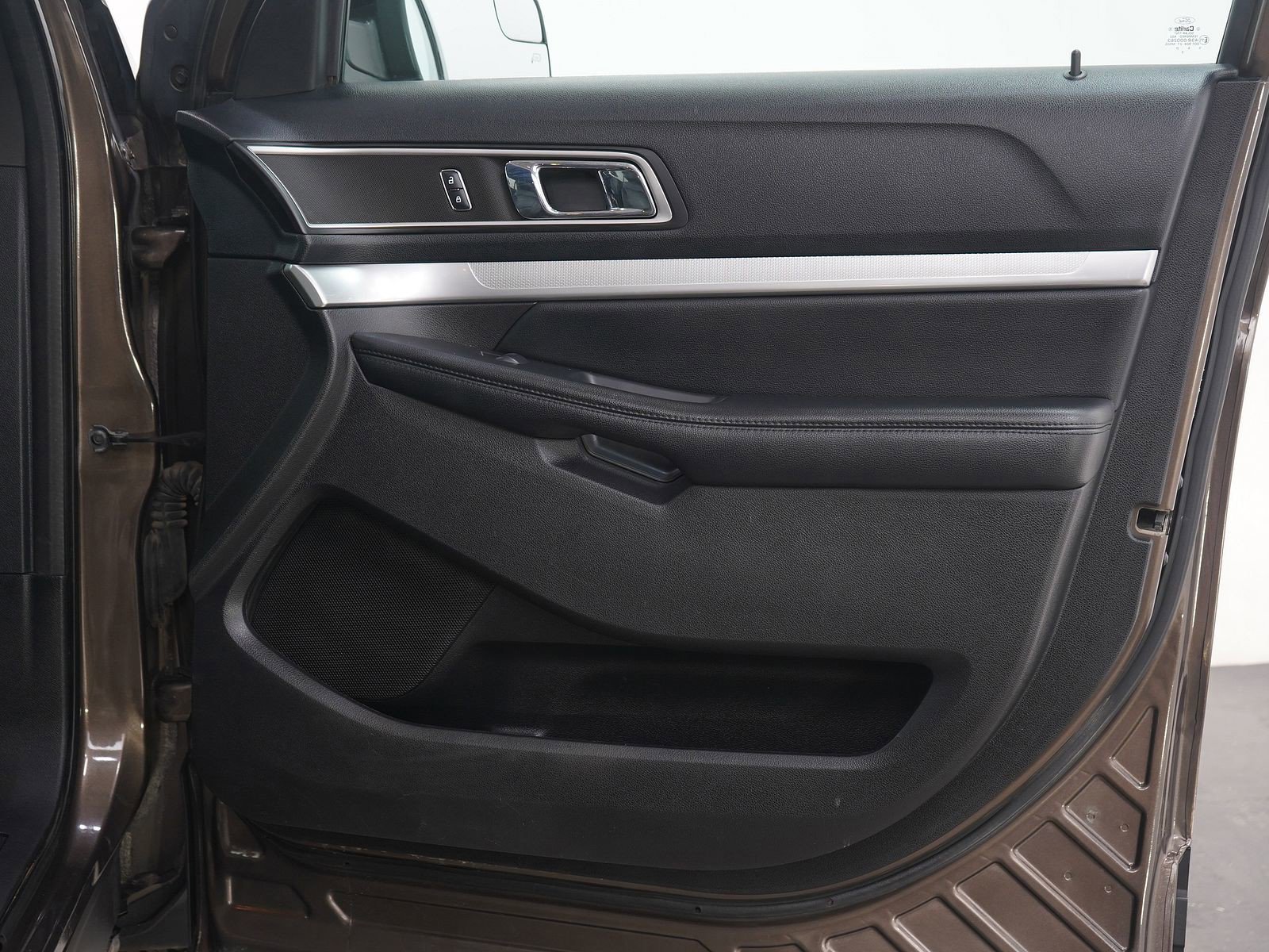 Used 2016 Ford Explorer XLT w/ Equipment Group 202A image 13