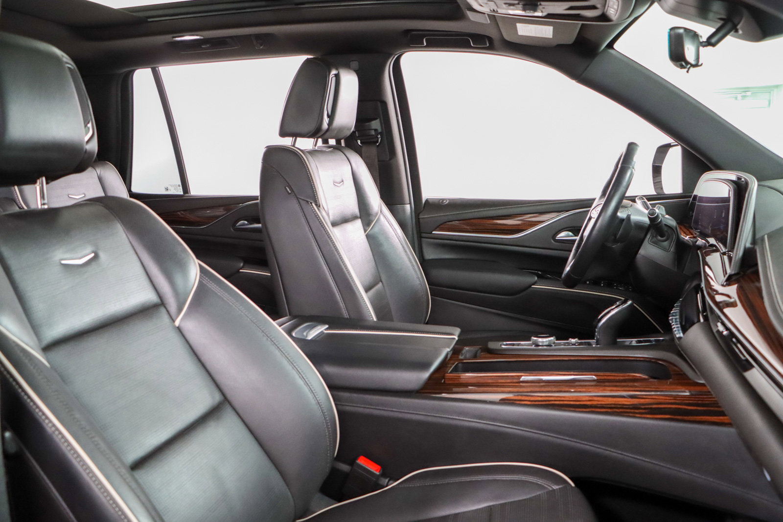 Used 2023 Cadillac Escalade Premium Luxury w/ LPO, Floor Liner Package AWD/4WD image 33