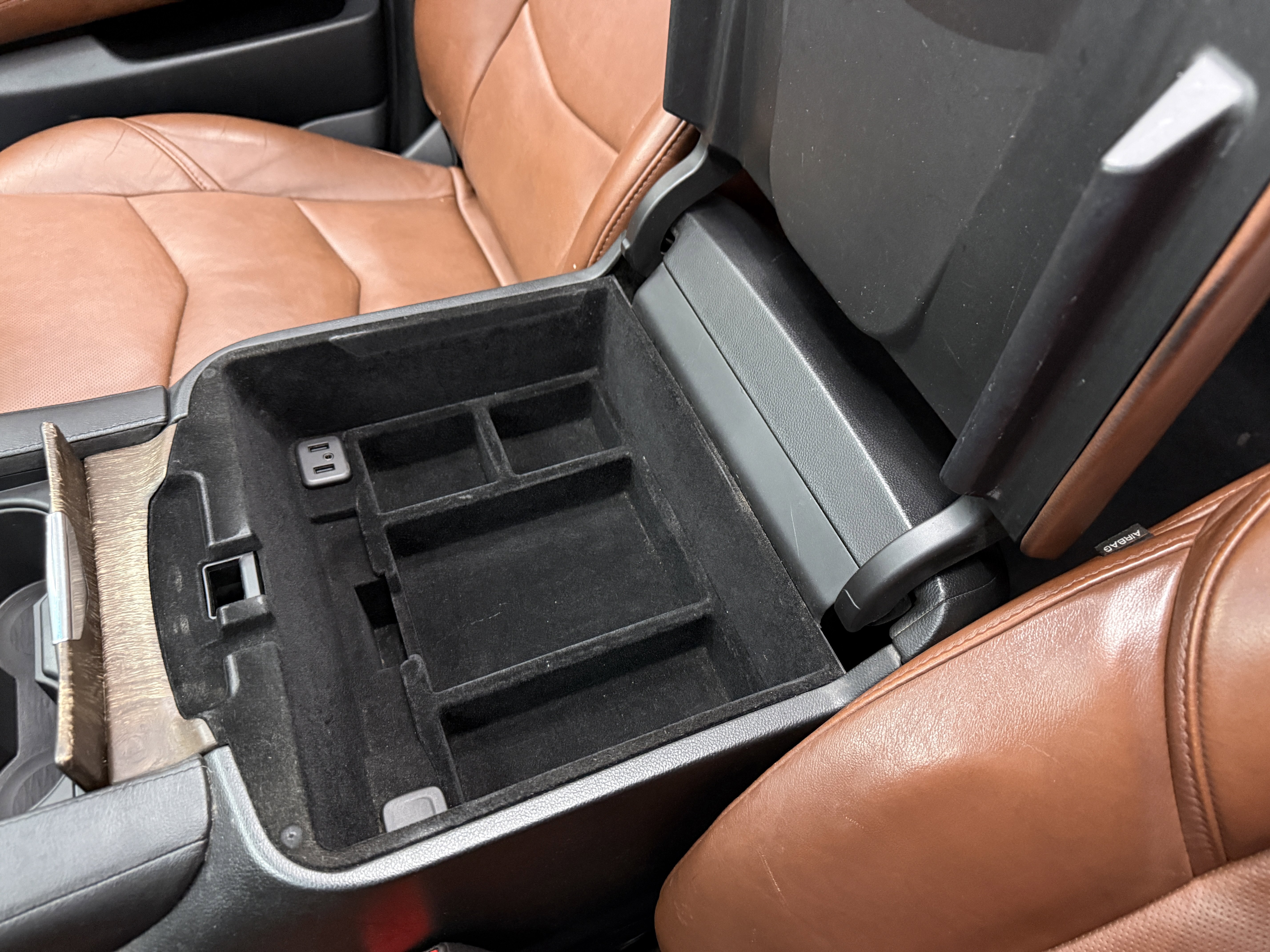 Used 2018 Cadillac Escalade Luxury AWD/4WD image 25