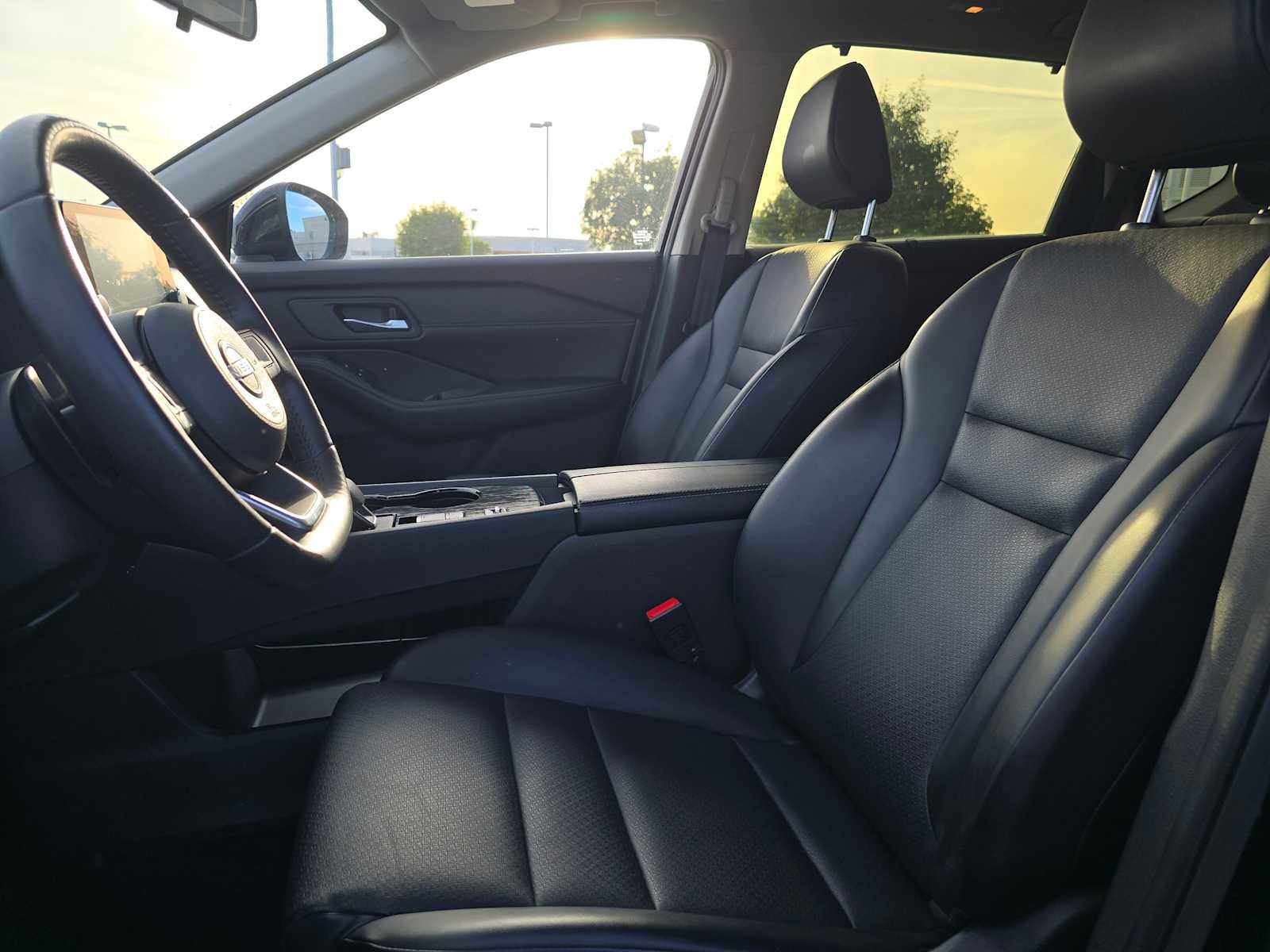 Used 2024 Nissan Rogue SV w/ SV Premium Package image 22