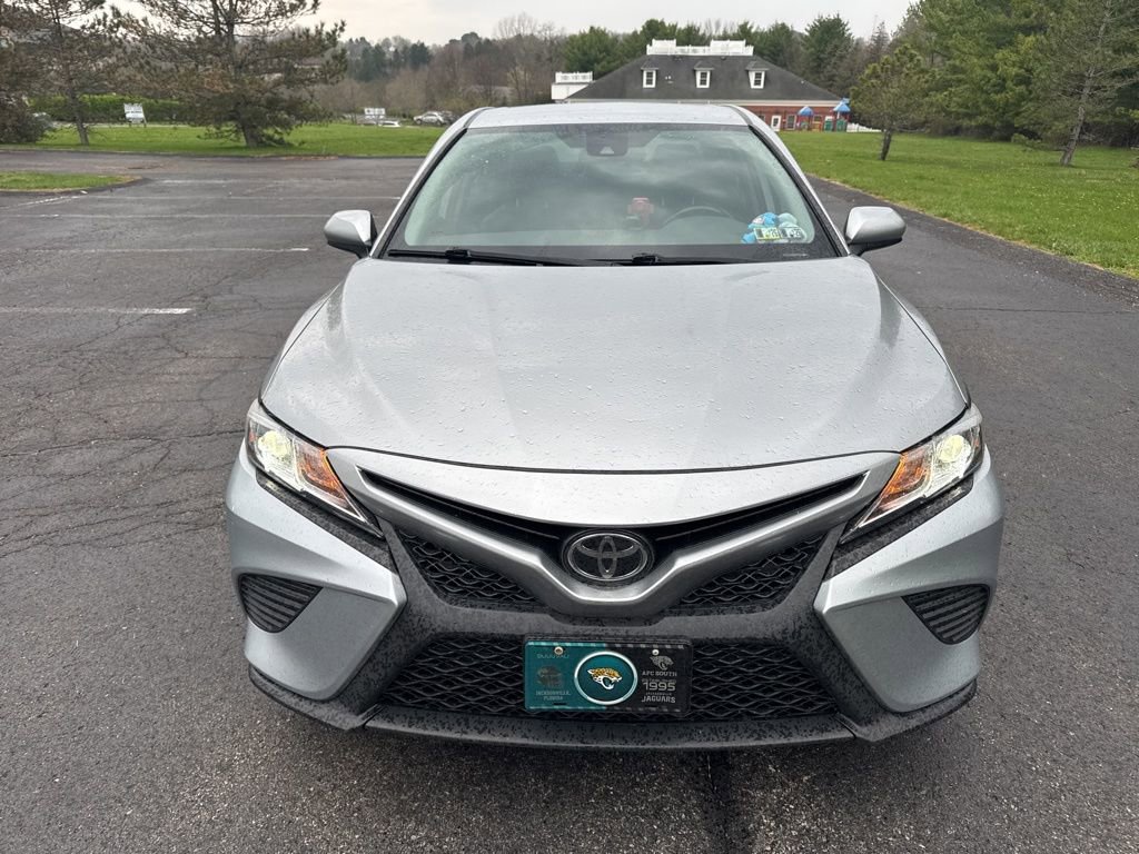 Used 2020 Toyota Camry SE image 2