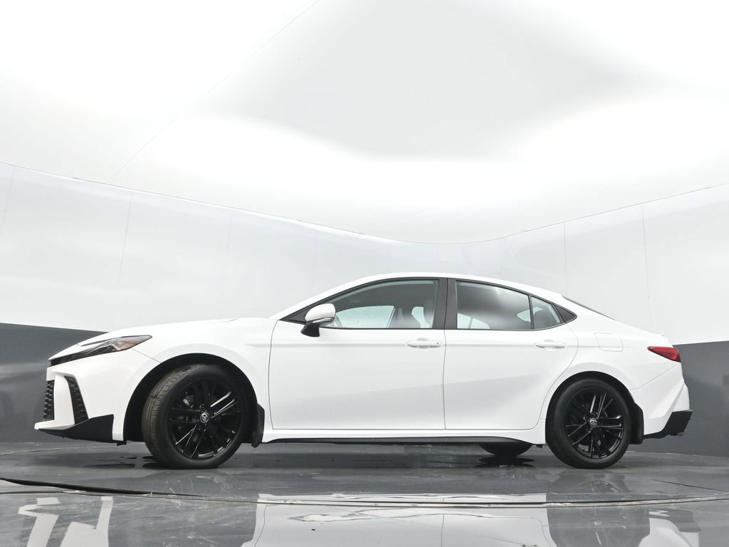 Used 2025 Toyota Camry SE w/ Convenience Package FWD image 31