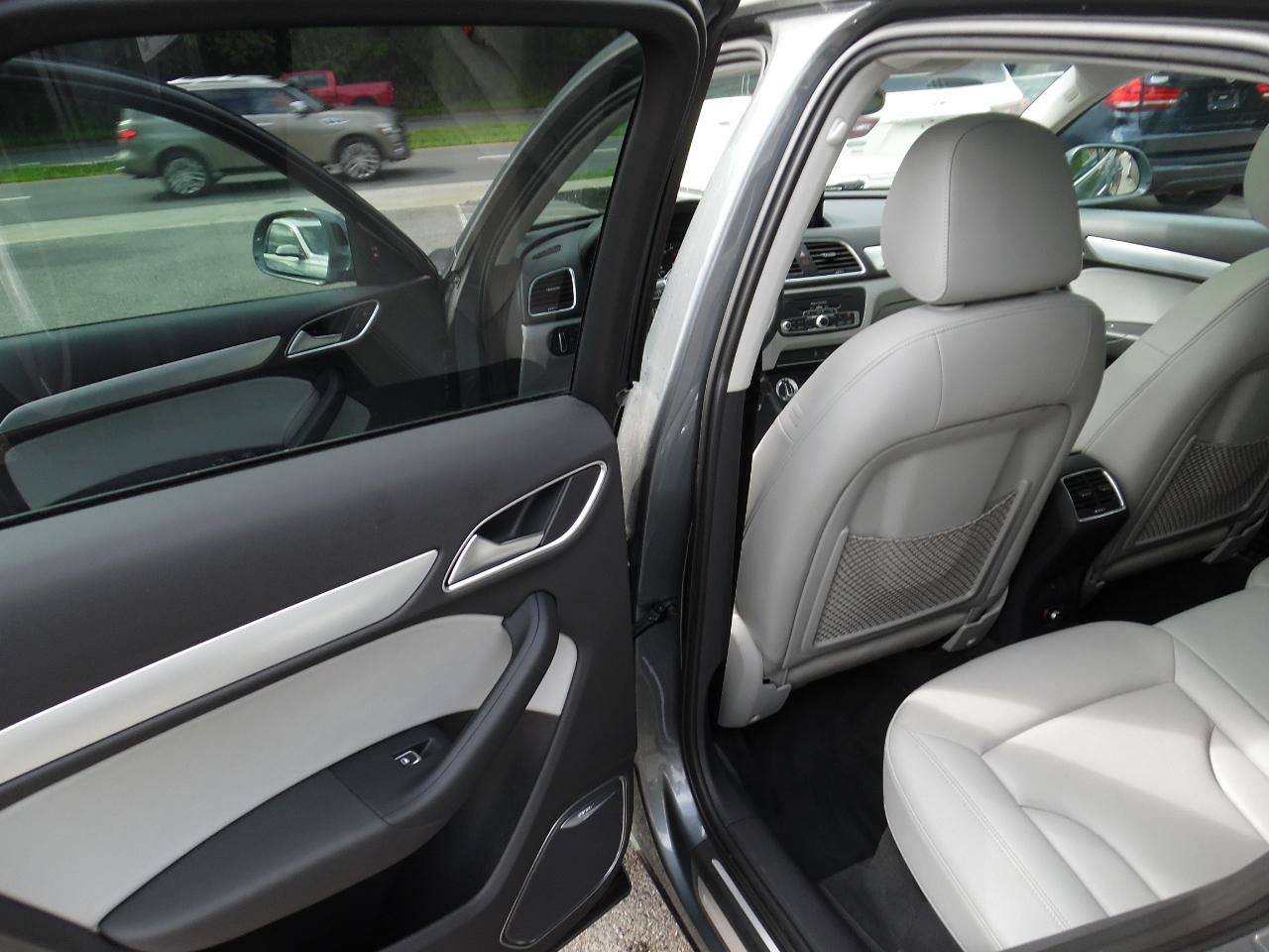 Used 2015 Audi Q3 2.0T Prestige w/ Prestige Package AWD/4WD image 19