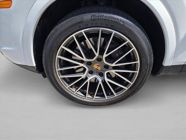 Used 2022 Porsche Cayenne AWD/4WD image 23