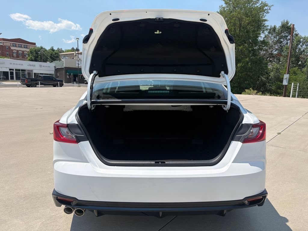 New 2026 Toyota Camry Hybrid FWD image 9