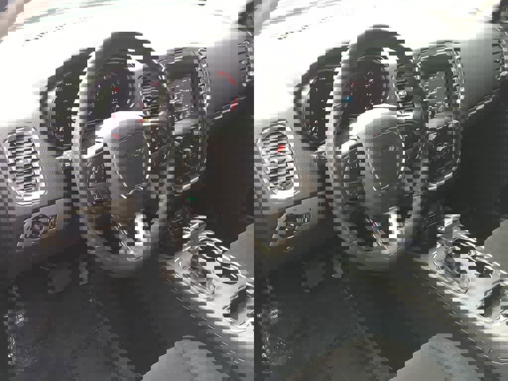 Used 2019 Dodge Durango SXT w/ 3rd Row Seating Group image 2