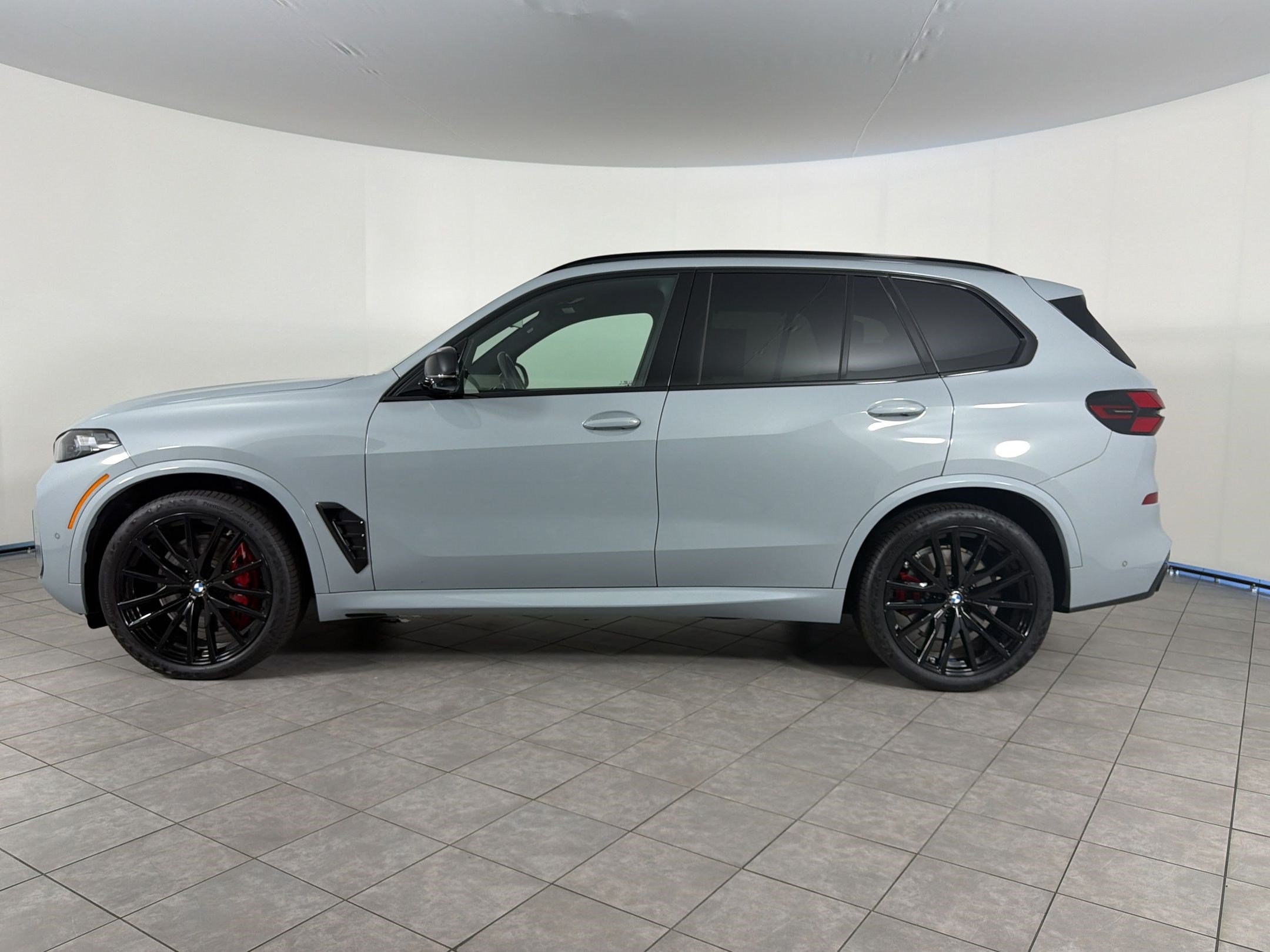 Certified 2026 BMW X5 M60i w/ Executive Package AWD/4WD image 2