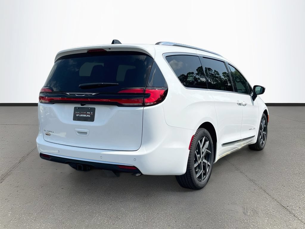 New 2027 Chrysler Pacifica Pinnacle w/ Theater Group FWD image 7