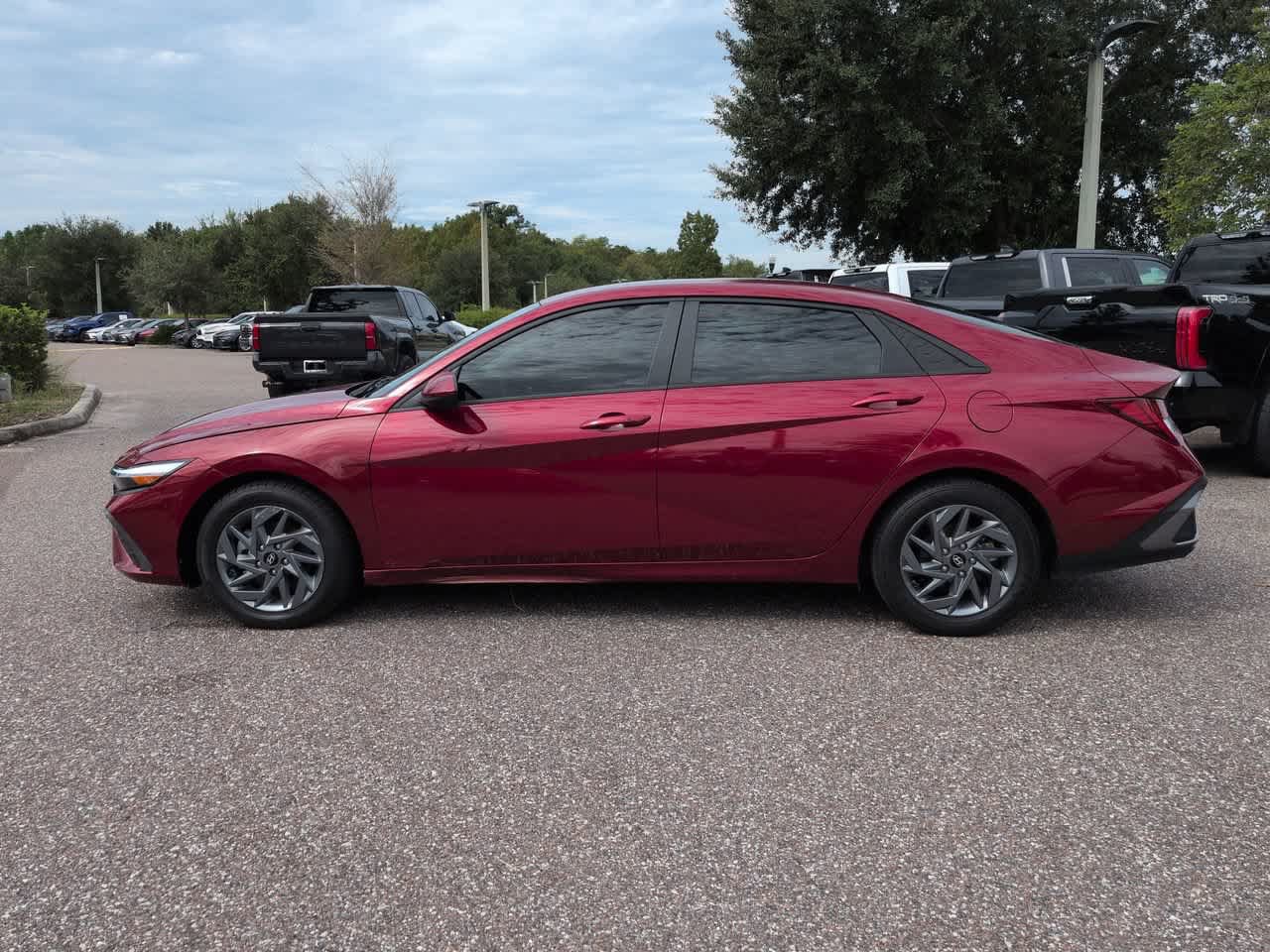 Used 2024 Hyundai Elantra Blue FWD image 3
