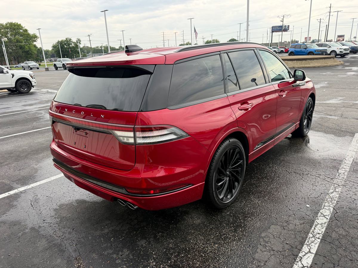 Used 2025 Lincoln Aviator Reserve w/ Equipment Group 201A AWD/4WD image 6