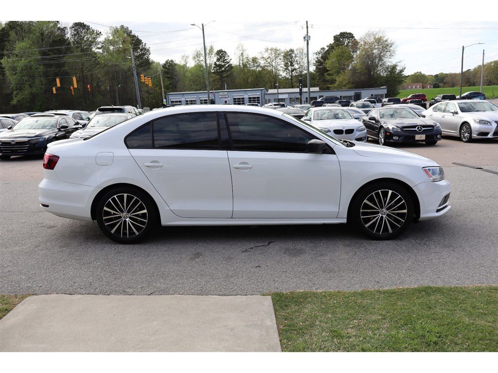 Used 2016 Volkswagen Jetta Sport image 6