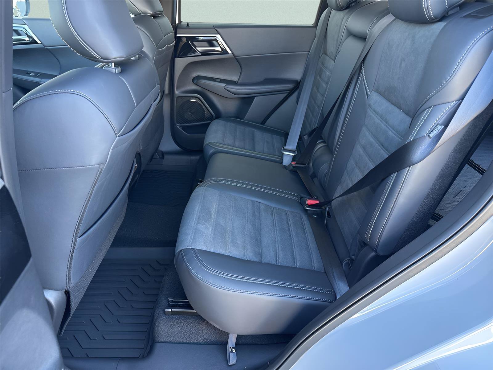 New 2026 Mitsubishi Outlander AWD image 28