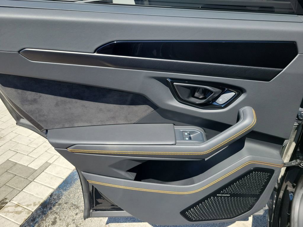 Used 2024 Lamborghini Urus S AWD/4WD image 16