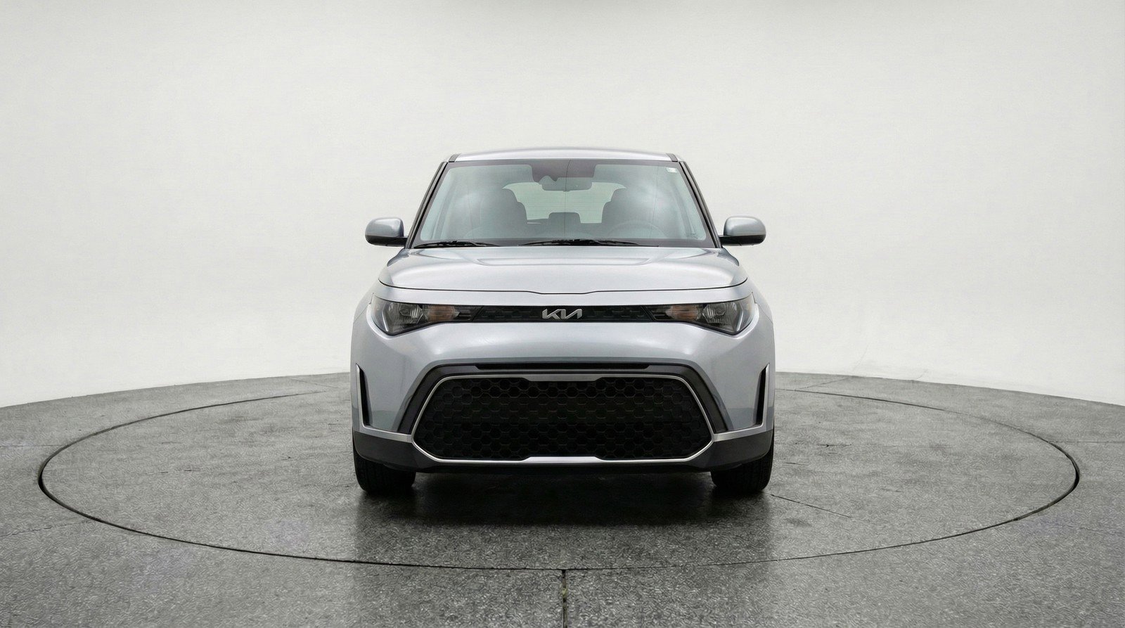 Used 2025 Kia Soul LX w/ LX Technology Package FWD image 2