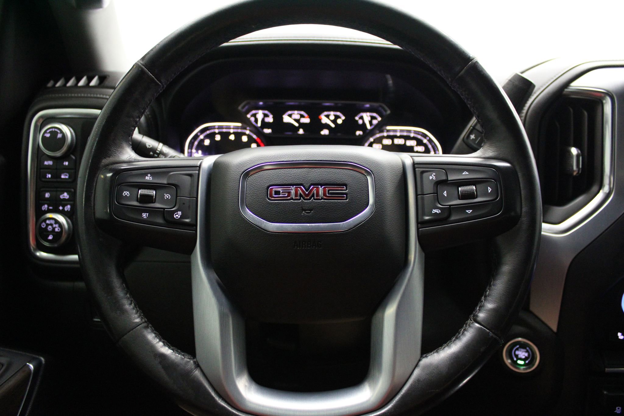 Used 2019 GMC Sierra 1500 SLT w/ SLT Convenience Package AWD/4WD image 29