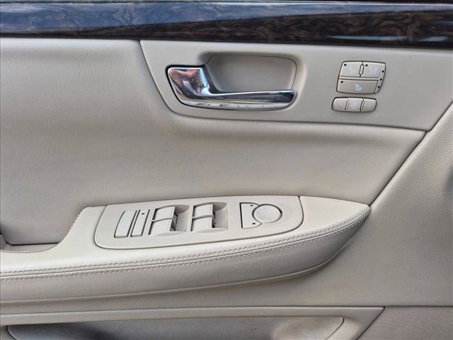 Used 2011 Cadillac DTS Luxury FWD image 16