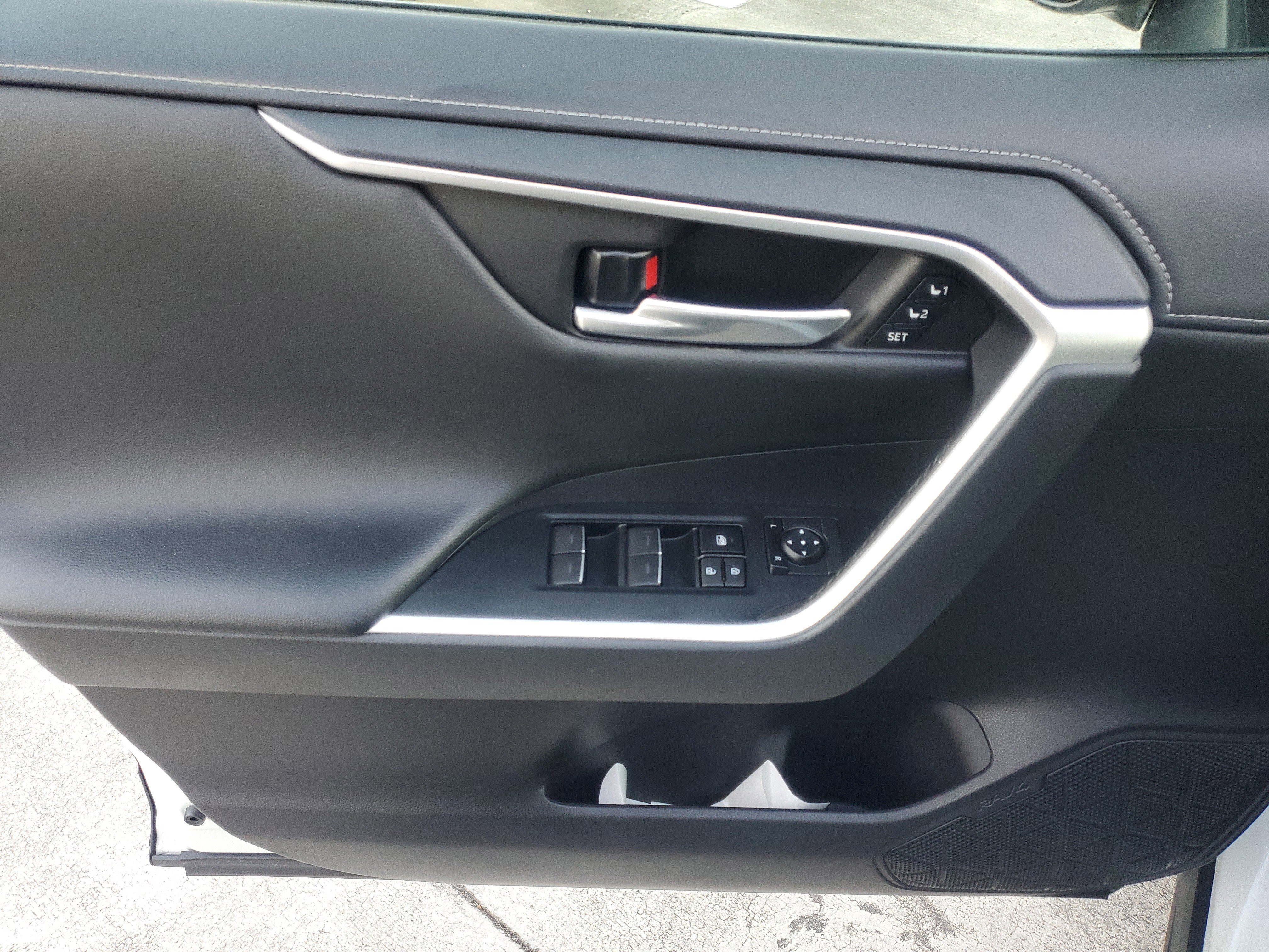 Used 2023 Toyota RAV4 Limited image 20